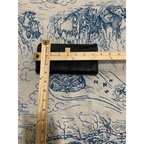 Nice Kenneth Cole Reaction croc style leather wallet in black Good Condition - Picture 6 of 6